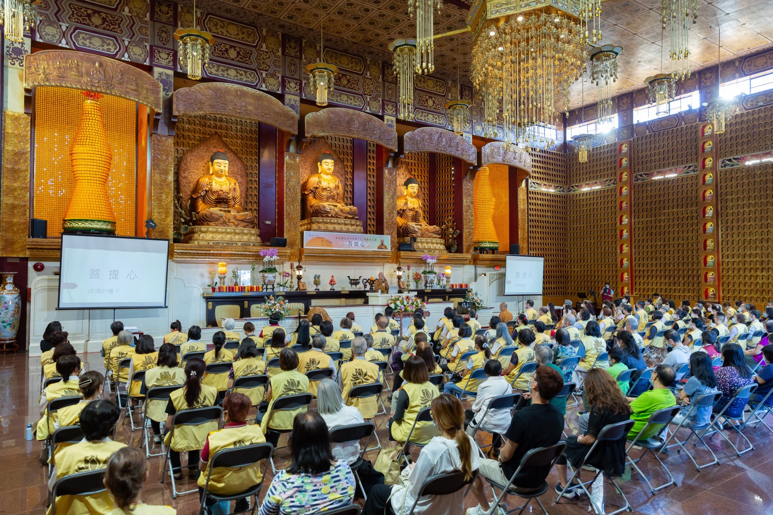 9月25日175位洛杉磯協會的佛光人有幸零距離在西來寺大雄寶殿聆聽佛光山宗長心保和尚佛學講座「菩提心」