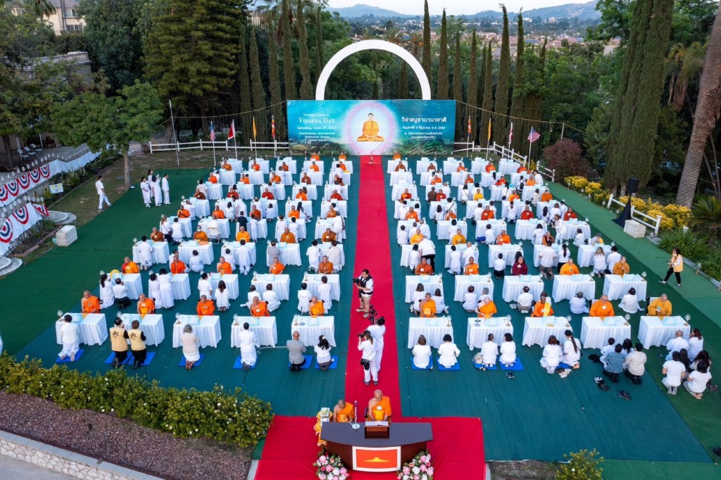 洛杉磯泰國法身寺衛塞節2023年世界和平燭光祈禱活動