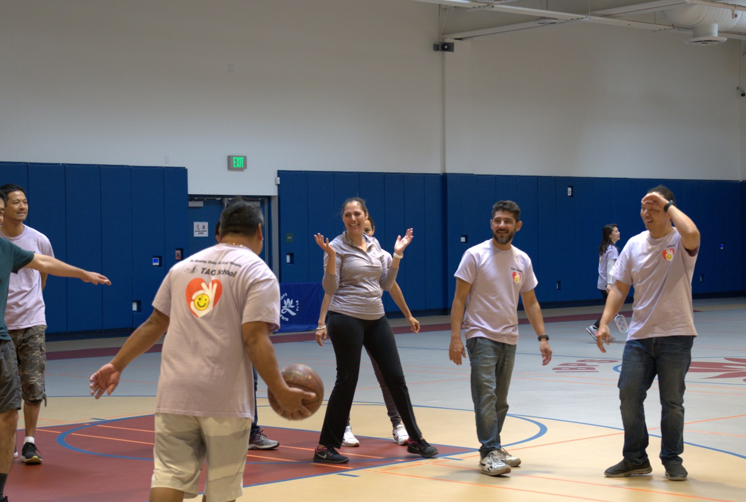 「三好學園」家長班運動課程團體籃球。
