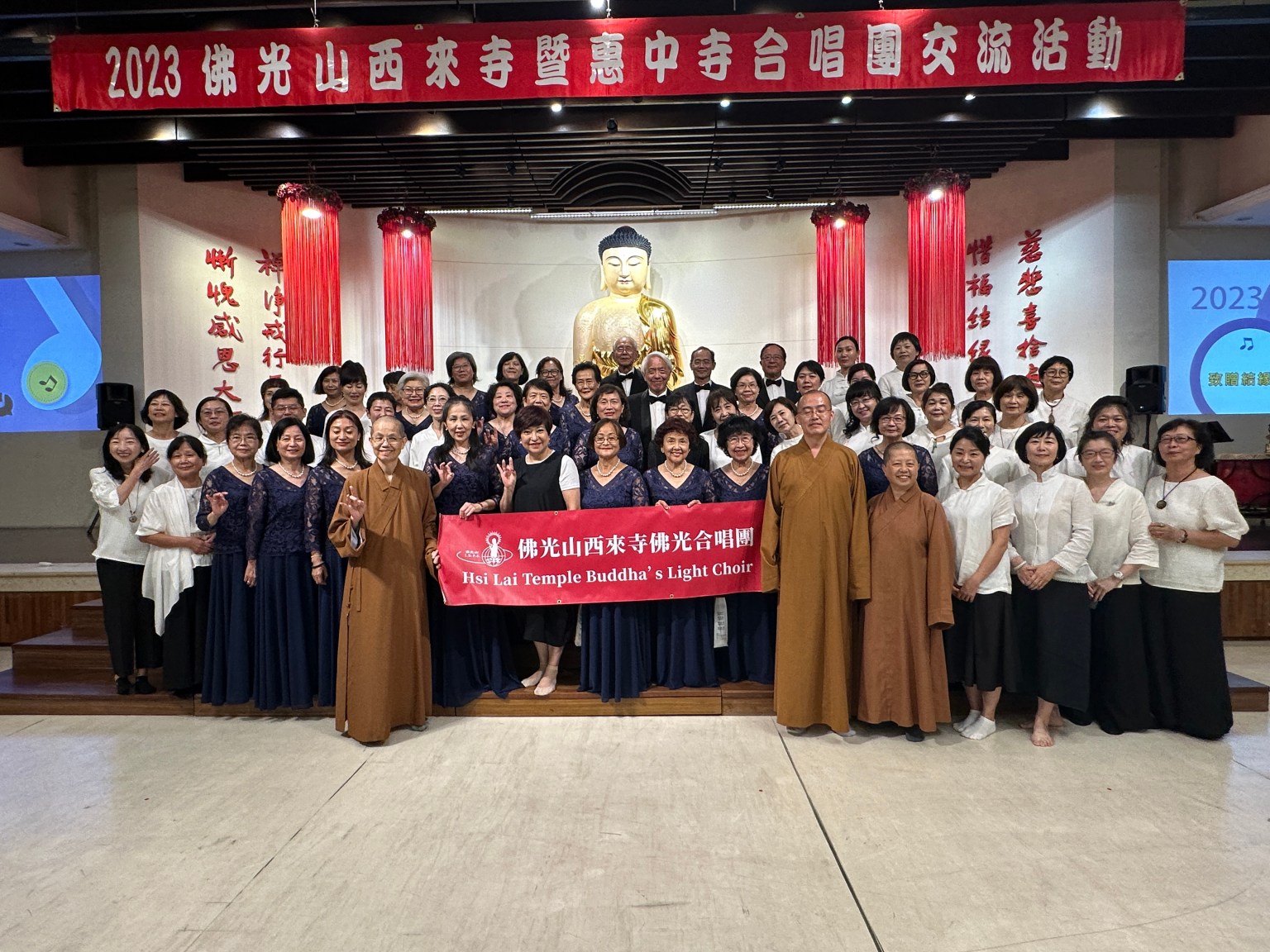 西來佛光合唱團和佛光山惠中寺合唱團的音樂交流會合影