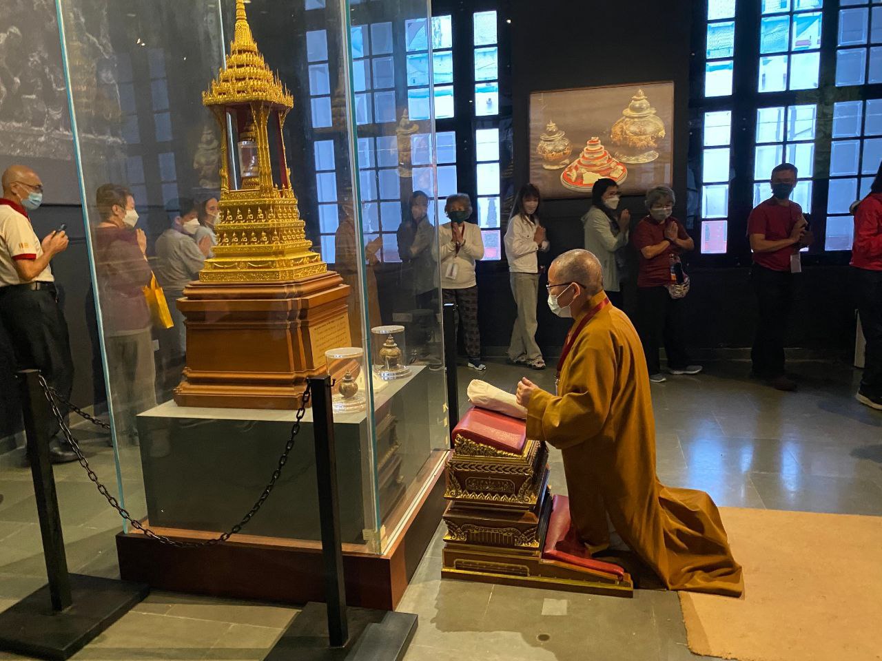 德里國立博物館繞佛陀頭骨舍利三匝