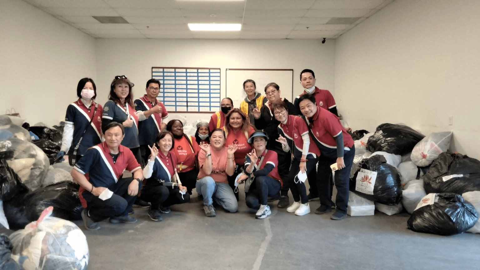 長堤分會義工們和New Hope Temporary Shelter員工合照