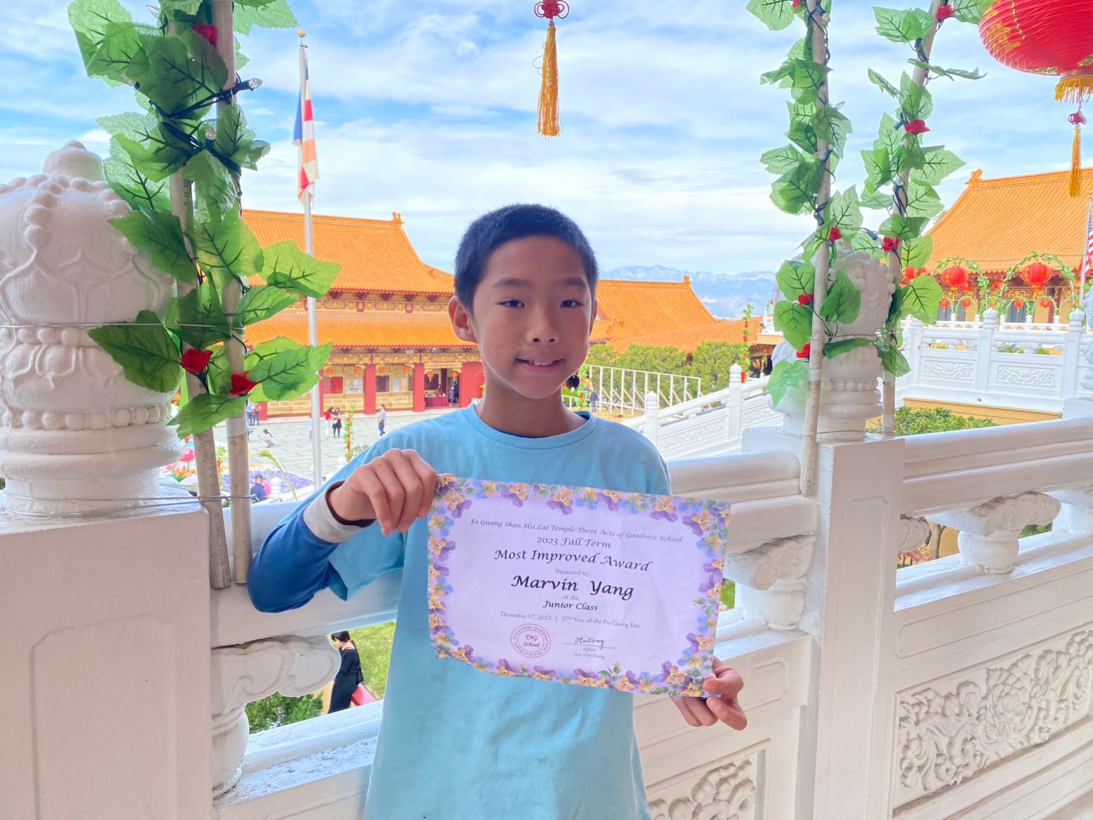 會員吳簡和10歲兒子Marvin 在秋季結業典禮後的合影