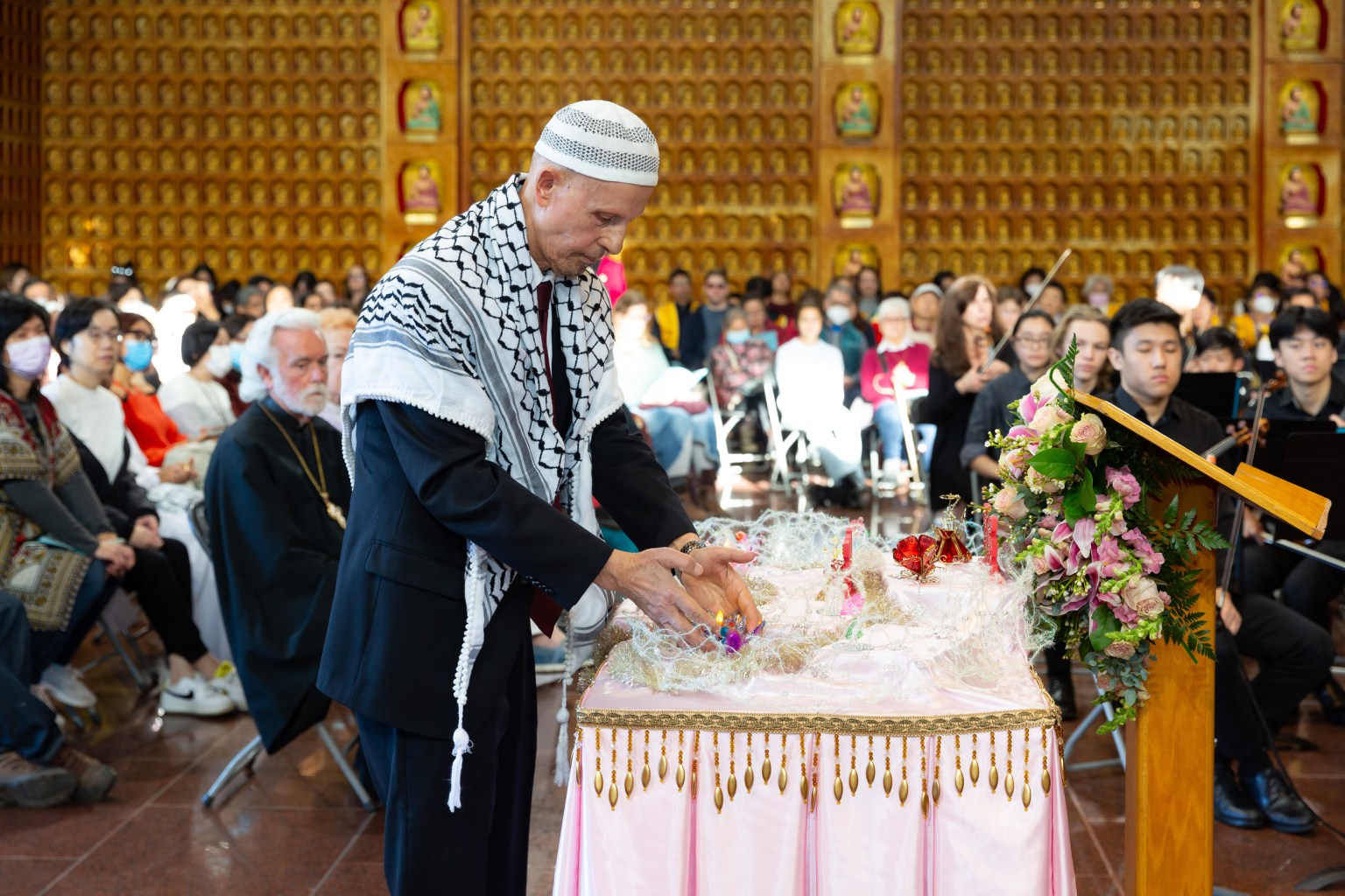 亞市回教清真寺Imam Fawaz Elmasri祈福後獻燈