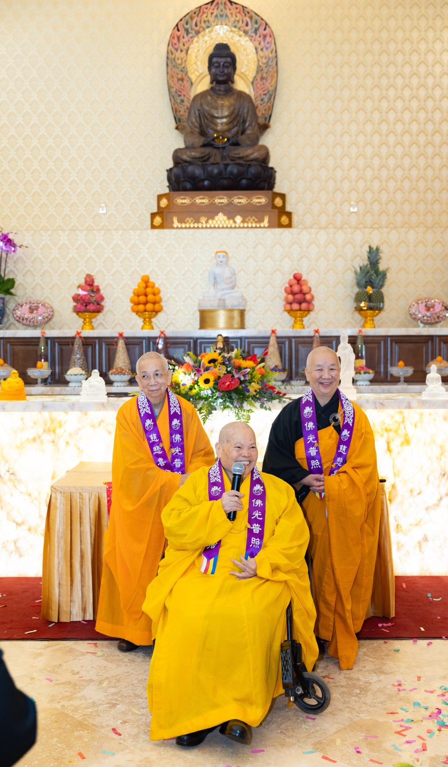 佛光山蓮華寺住持慧光法師、監院印堅法師及滿敬法師在致詞中感謝大家對於蓮華寺的支持