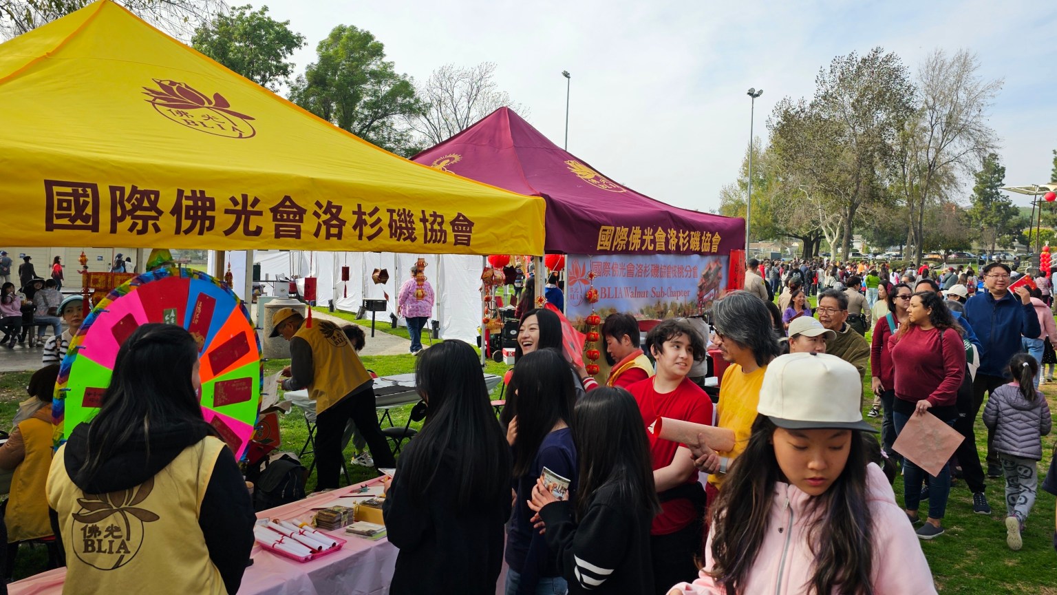 洛杉磯協會核桃分會最熱門的活動「法輪常轉」，吸引排隊的人潮