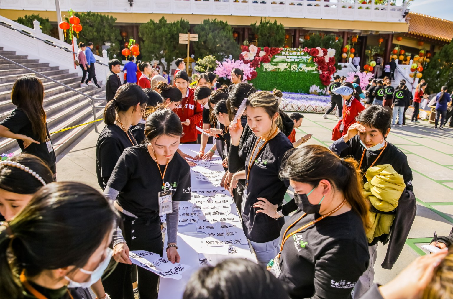 學員們在成佛大道透過遊戲探索因緣