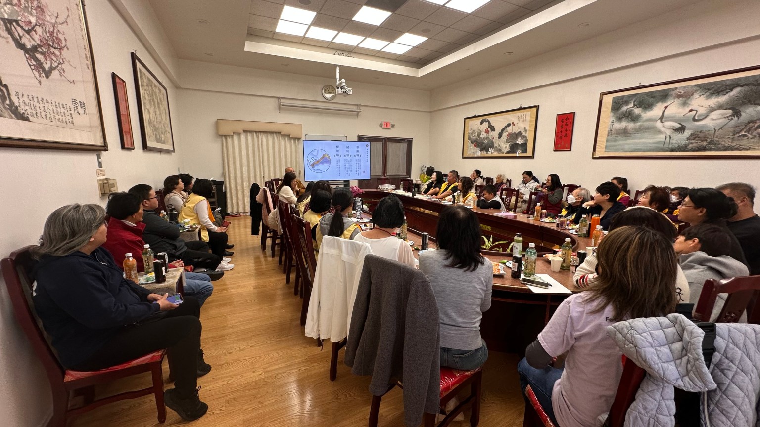 會員同學們專心聆聽，在輔導法師的細心講解下，清晰明白水陸法會的殊勝。讀書會的多元化，使得人間佛教的精神也在水陸法會中呈現， 大家收穫良多，滿載而歸