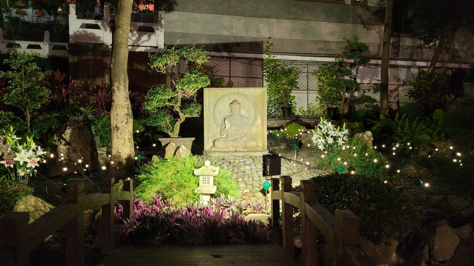 既靜謐又充滿生氣的「藍毗尼園」。The Lumbini Garden, serene yet full of vitality