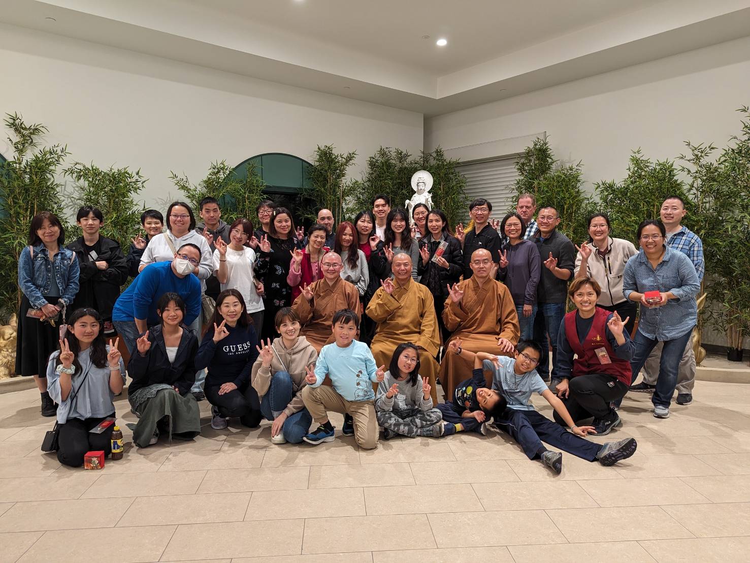 洛杉磯資深佛青和慧傳院長接心，大合影