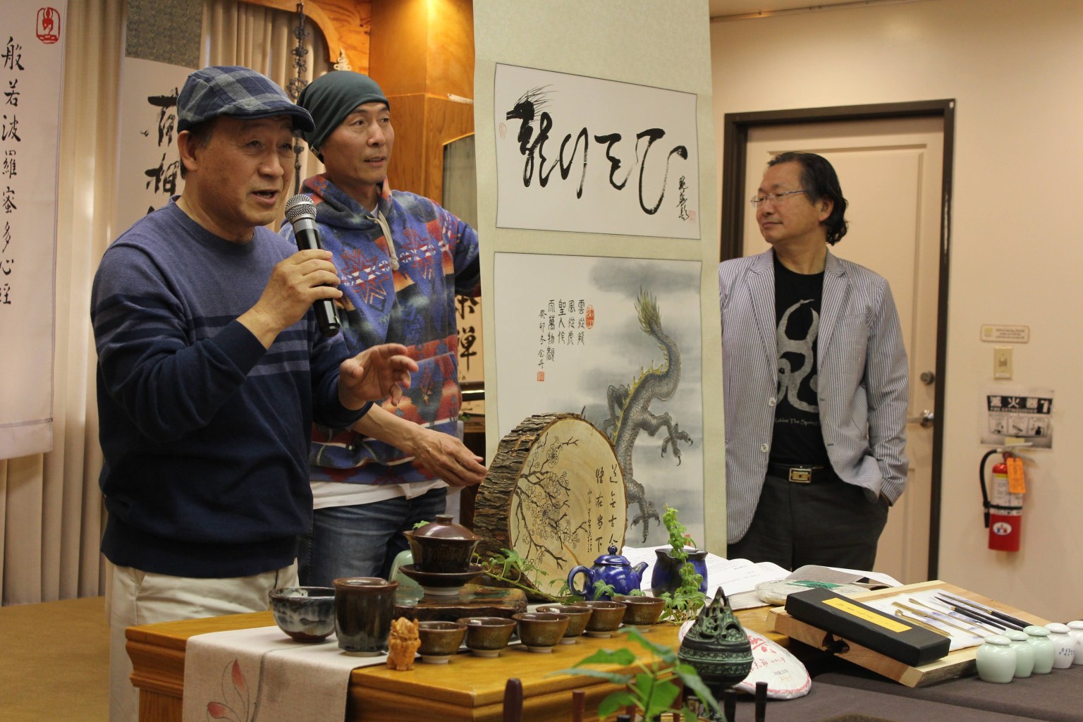 協助何老師畫藝分享