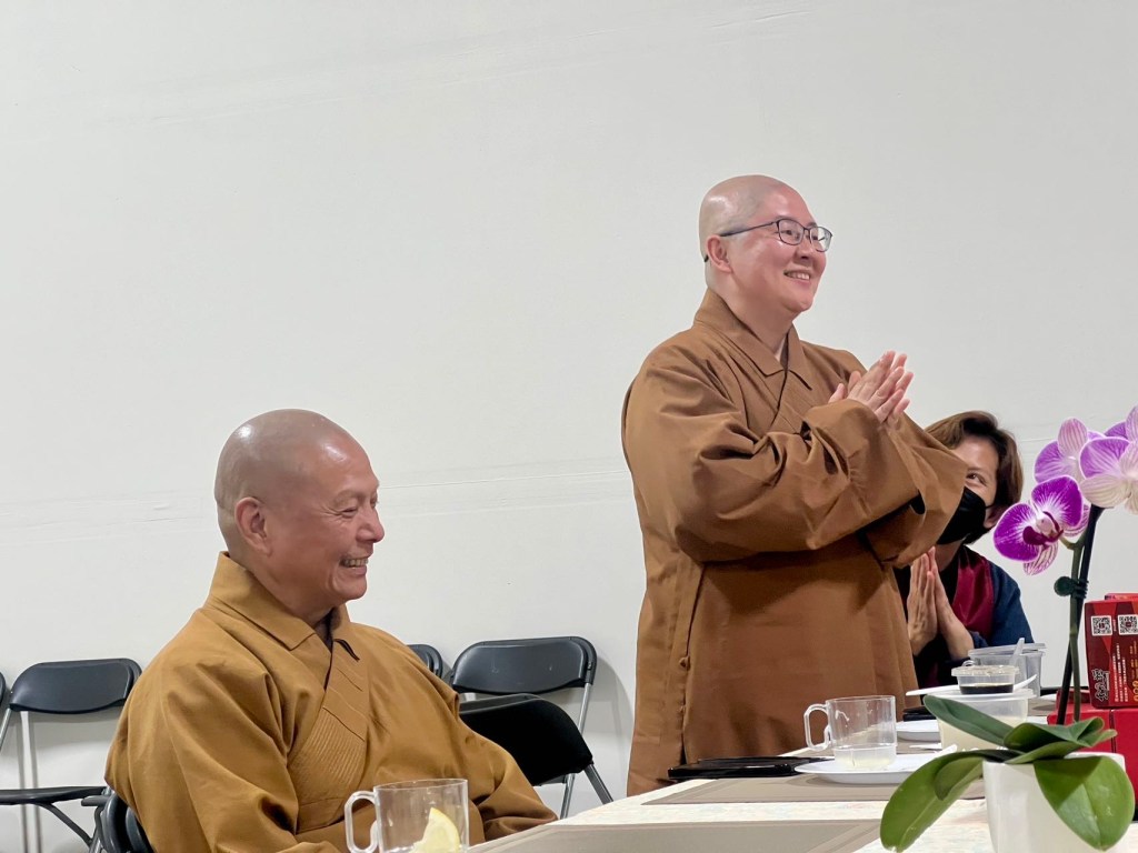 妙舟法師開心與大家敘舊