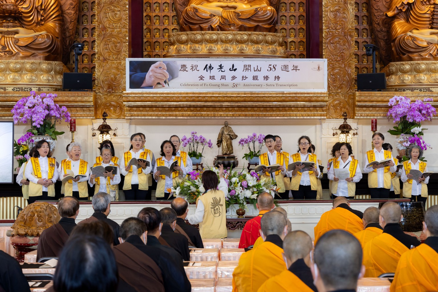 國際佛光會洛杉磯協會爾灣分會獻唱〈心甘情願〉