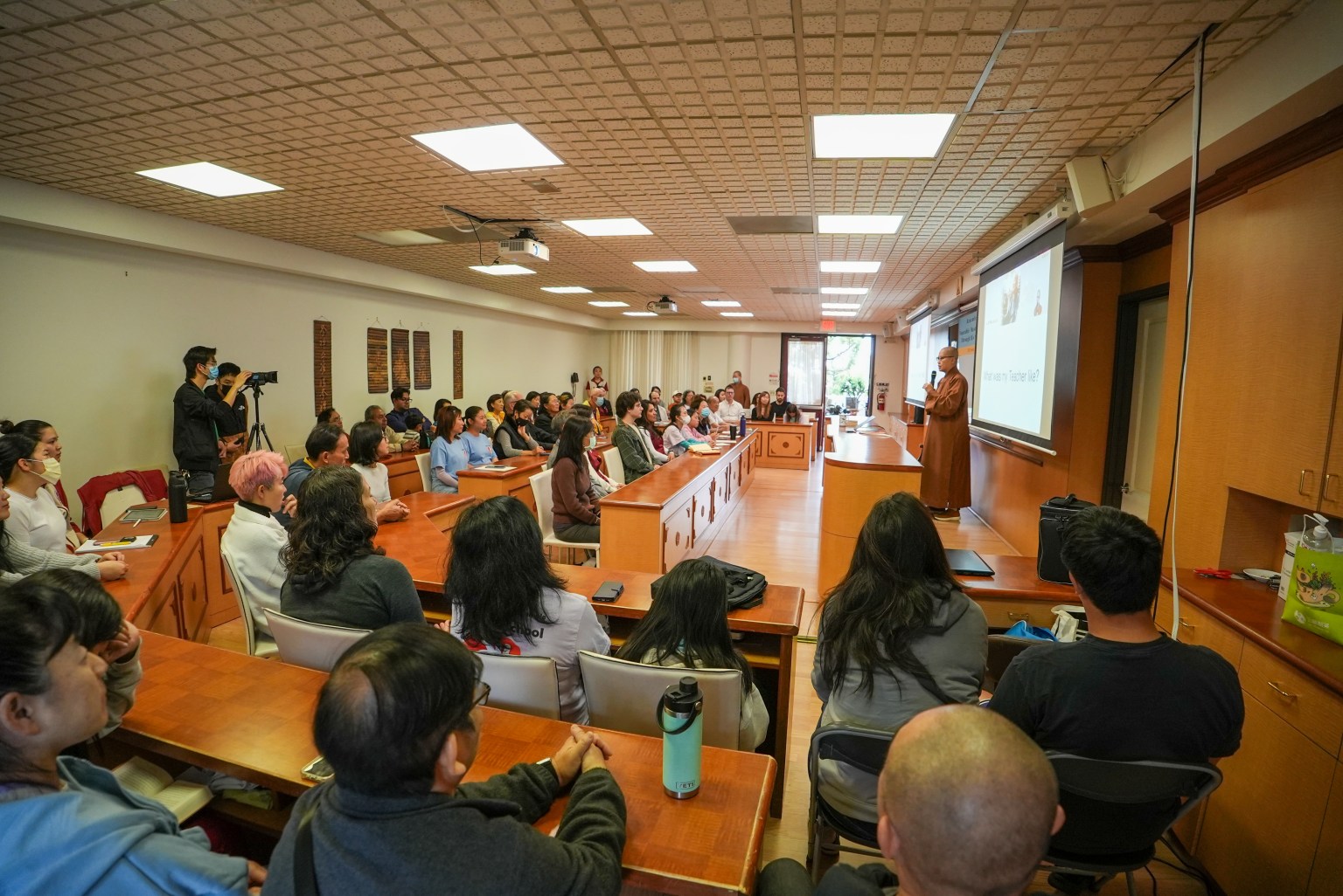 台下聽眾76位佛光人出席聽講