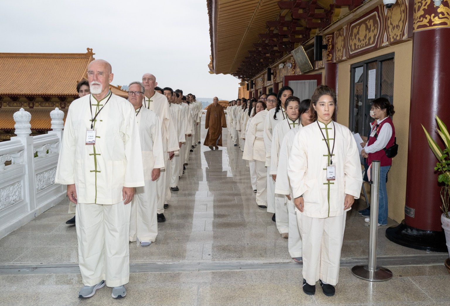 參加英文一日禪的學員透過行住坐臥來審視自己的內心。