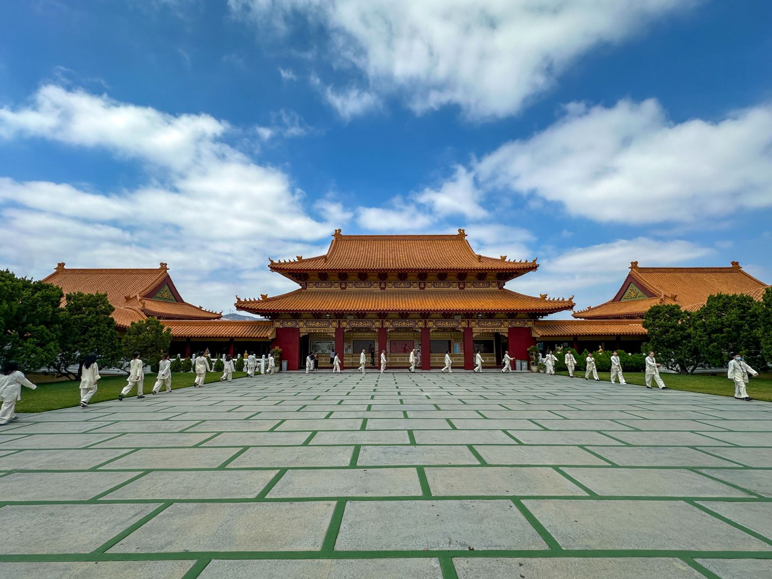 一日禪課程包括主題課程、禪坐、經行、群組討論、問題解答等，學員們學習在行住坐臥間找到讓自己心安住的方法。