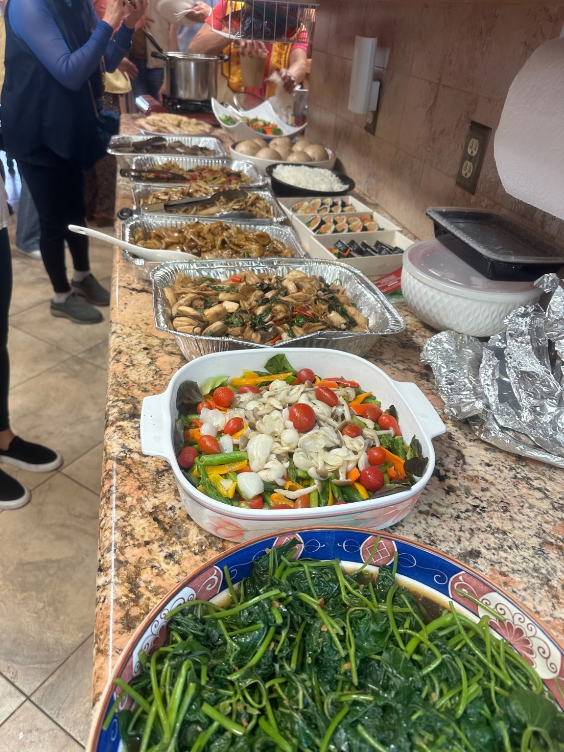 各路烹調高手準備了豐盛的素食料理
