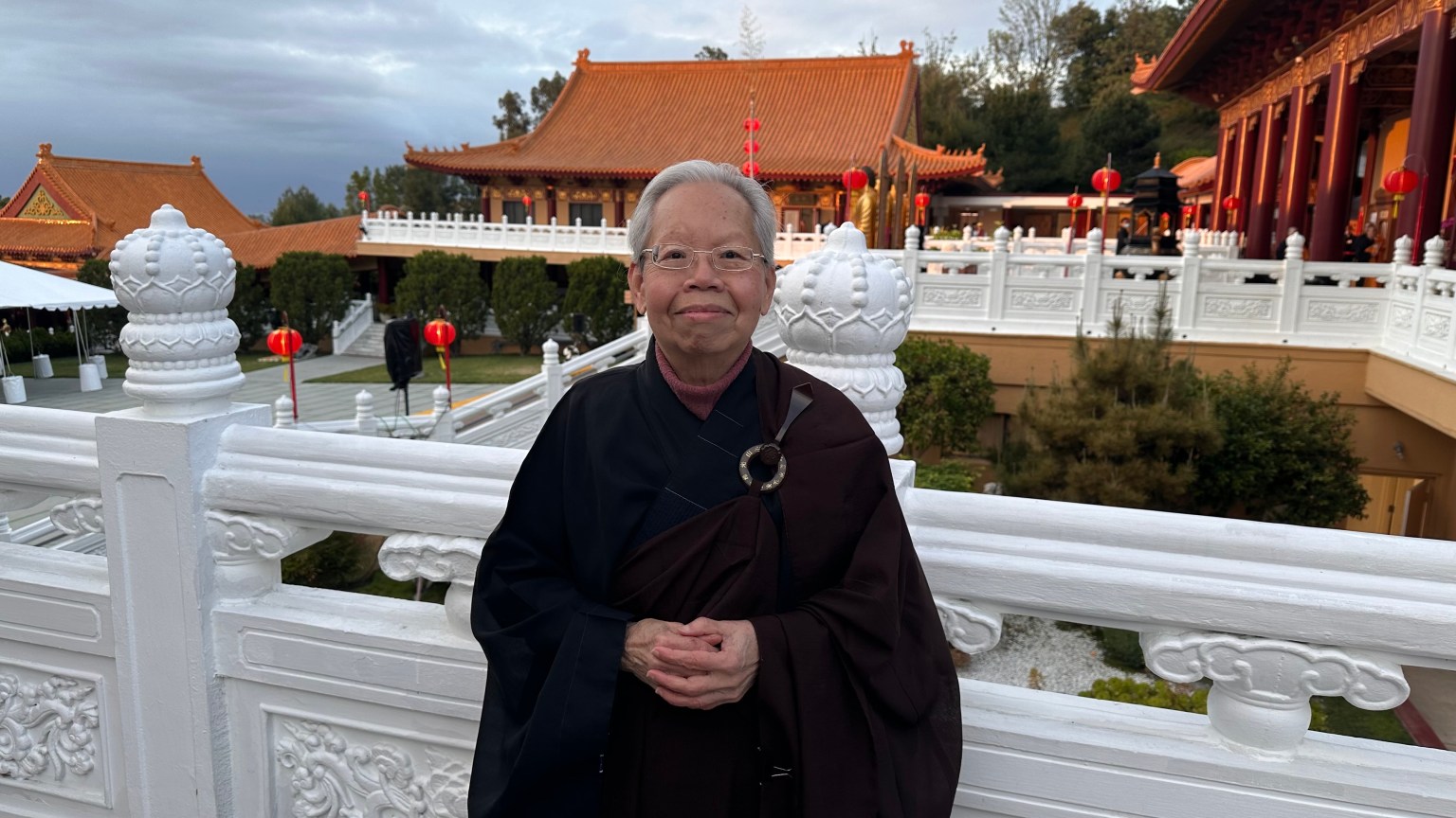 會員李素珍，參加八關齋戒，感謝所有法師，還有義工的付出，一起圓滿了此次修道會。