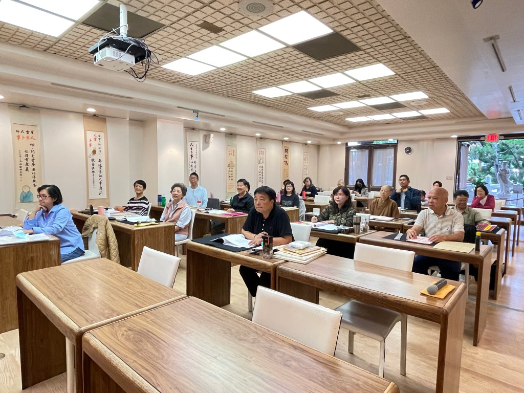 圖四：書法班的同學們認真聆聽