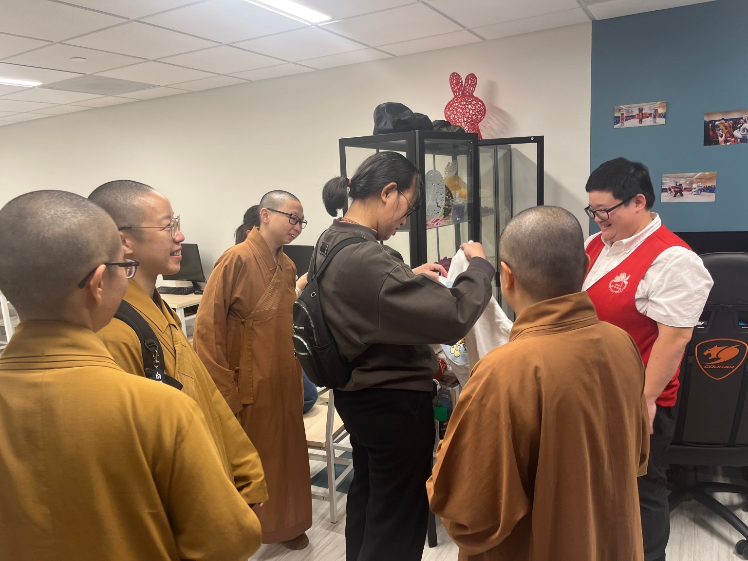 菩提學子善知組的作品讓法師們讚嘆不已。