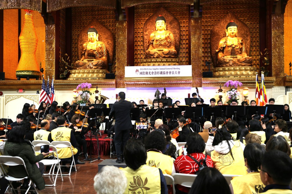 佛光之夜， 由佛光青少年交響樂團開場，將星雲大師的人間音緣的佛教音樂的美與西方古典音樂結合於一體, 樂聲響起，熟悉的旋律馬上引起佛光人的共鳴