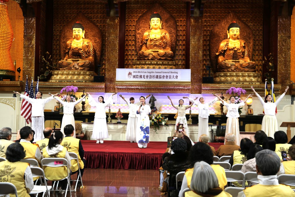 蒙市三分會的集體舞蹈