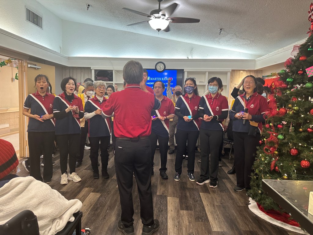 2. 佛光合唱團演唱山水妙路及點燈組曲