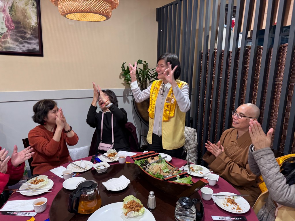 輔導法師知杉法師、洛杉磯協會會長蔡月琴出席蒙市第二分會團圓感恩餐會