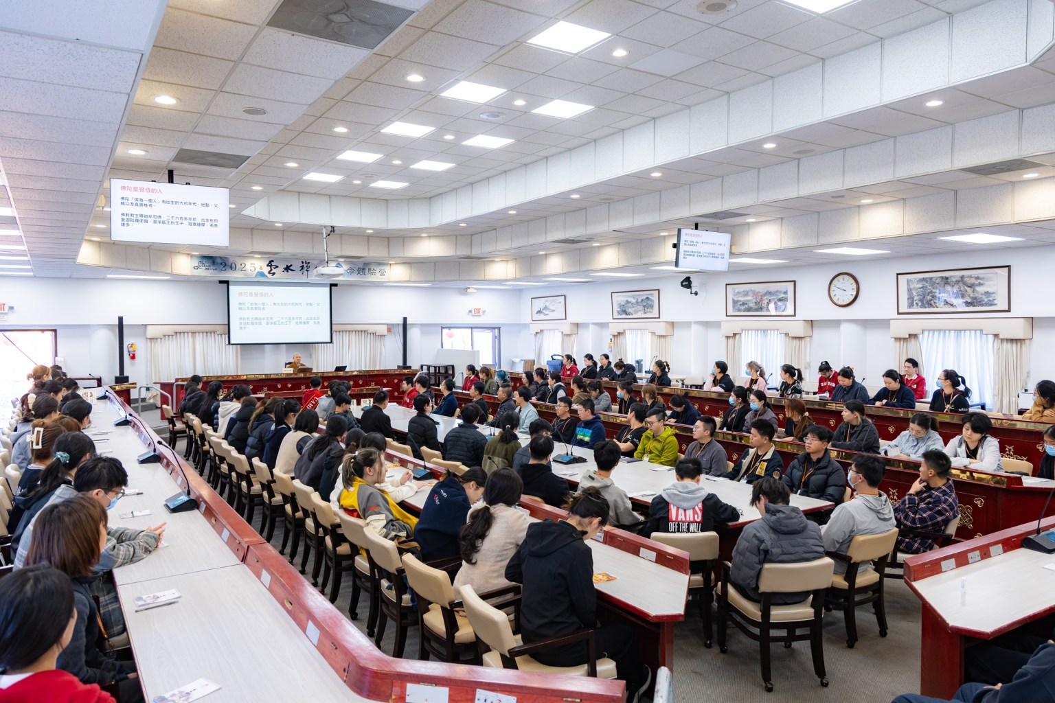 「認識人間佛教」課程則由知宥法師介紹佛光山以人為本的理念，啟發學員思考如何將佛法應用於日常生活。（張志誠拍攝）