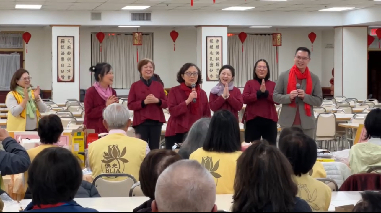 由張林師姐和Rick師兄主唱粤語歌「歡樂年年」