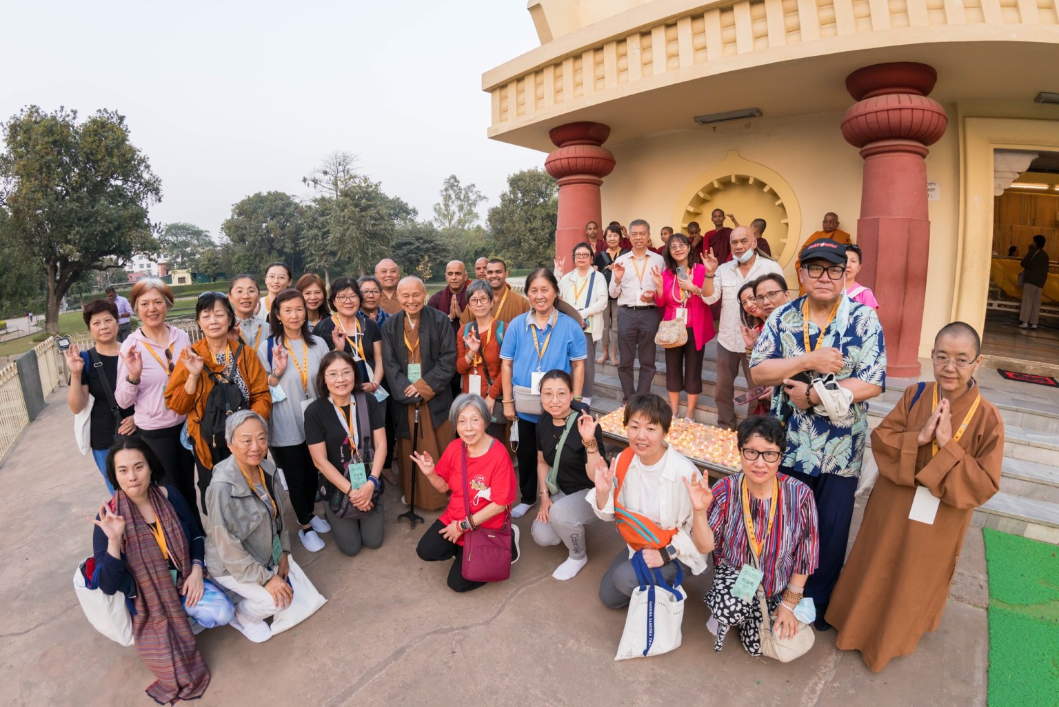 定和尚與獻燈者合影