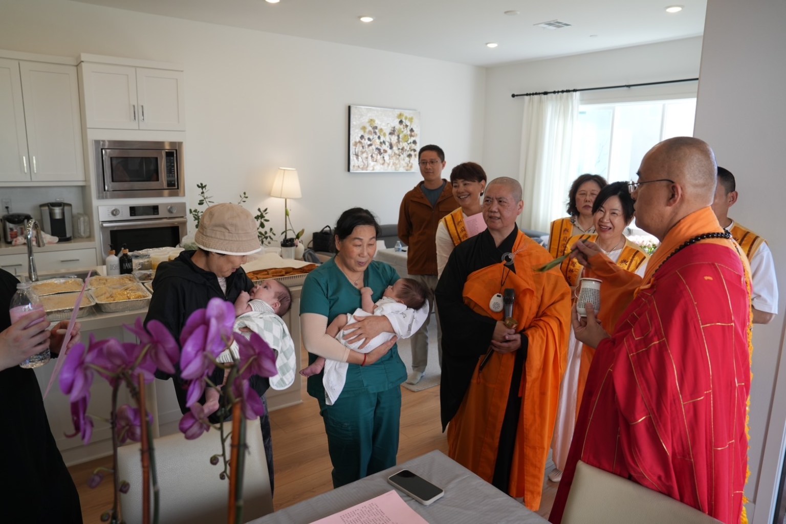 住持為新生兒祝福