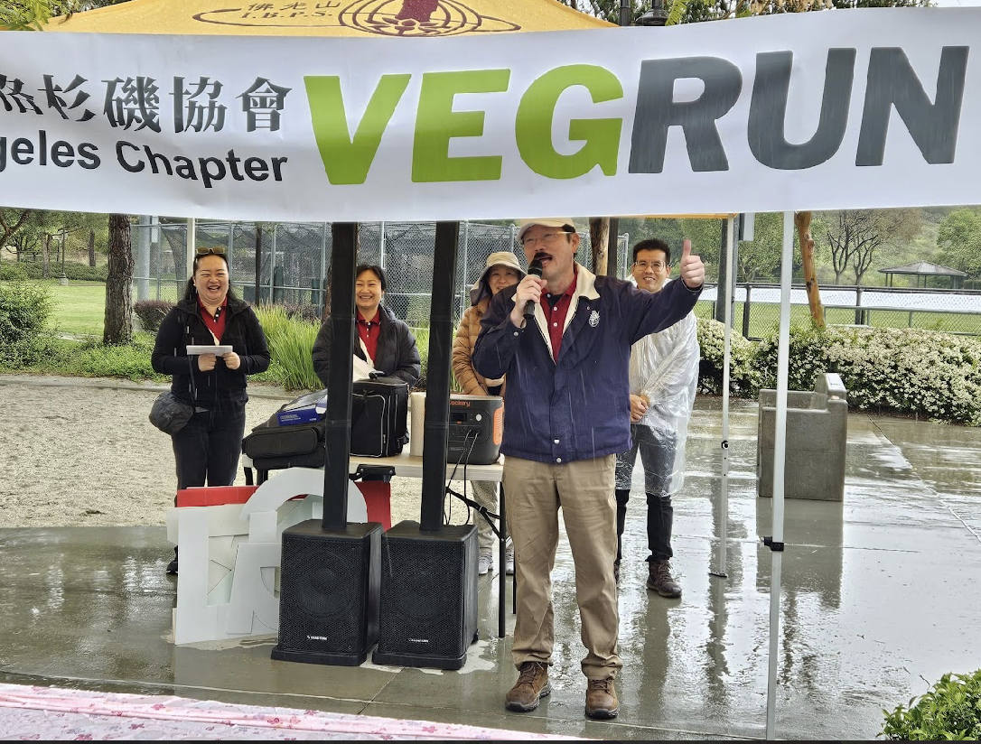 督導吳帥倫（右1）致詞