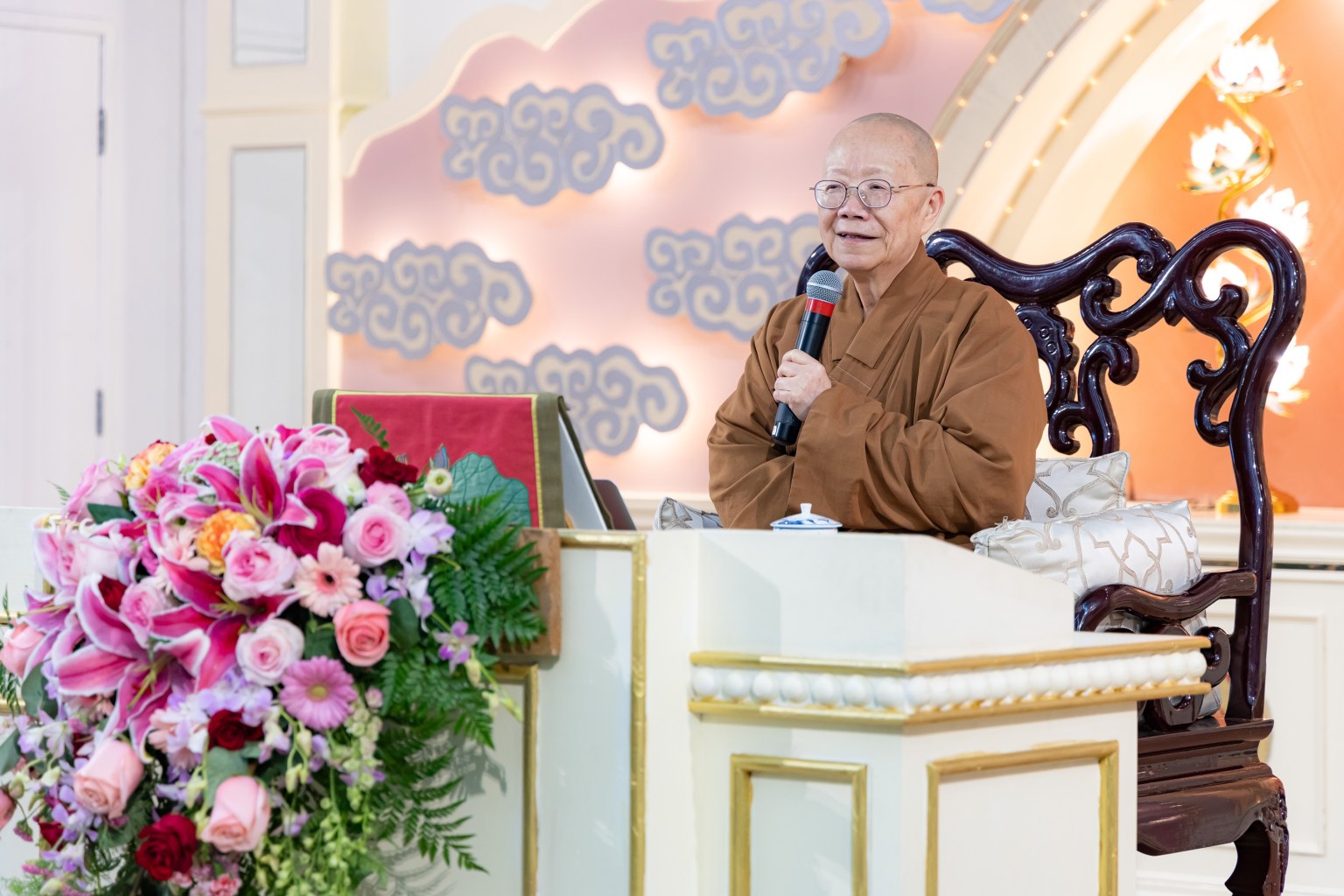 佛光山西來寺於2025年5月4日舉辦佛學講座，禮請佛光山文化院院長依空法師主講「認識觀世音菩薩」。