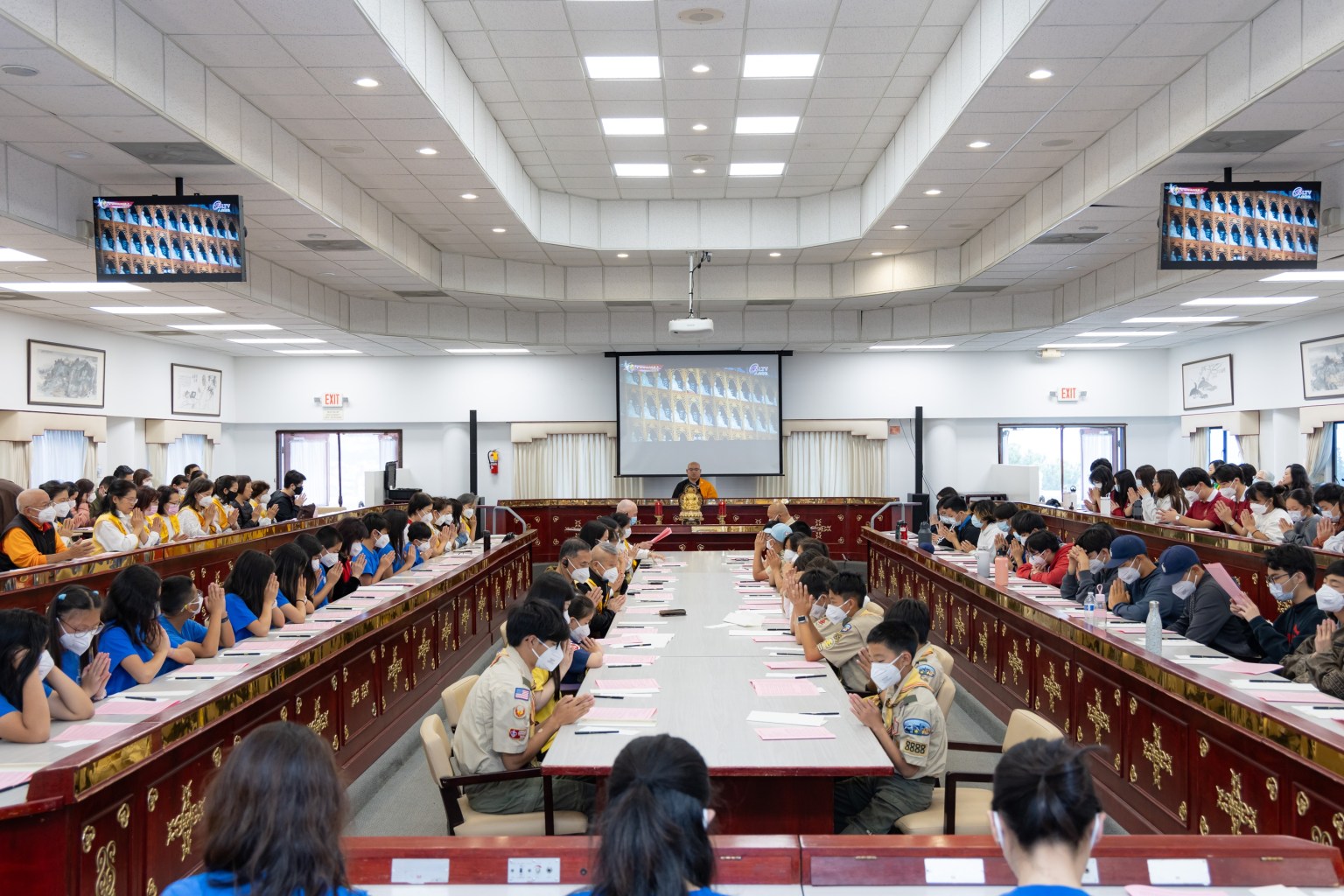 信眾踴躍出席，會堂座無虛席。