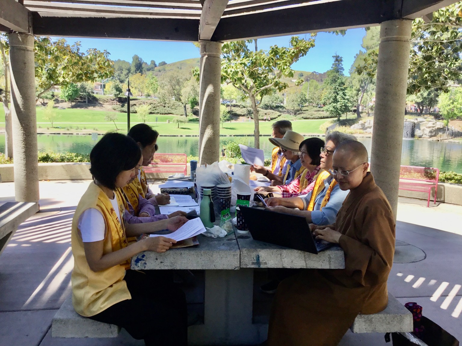 如航法師講述佛陀，並播放「佛陀的一生」視頻短片