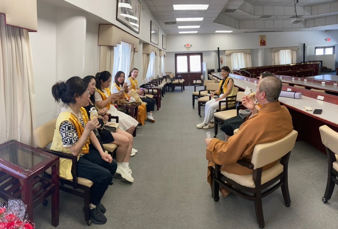 妙觀法師為會員們釋疑