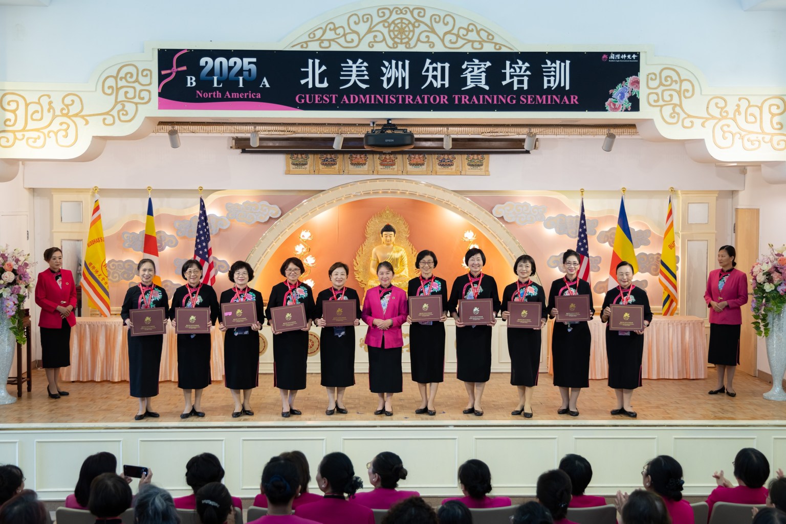 洛杉磯協會致贈感謝狀予10位勞苦功高的講師。