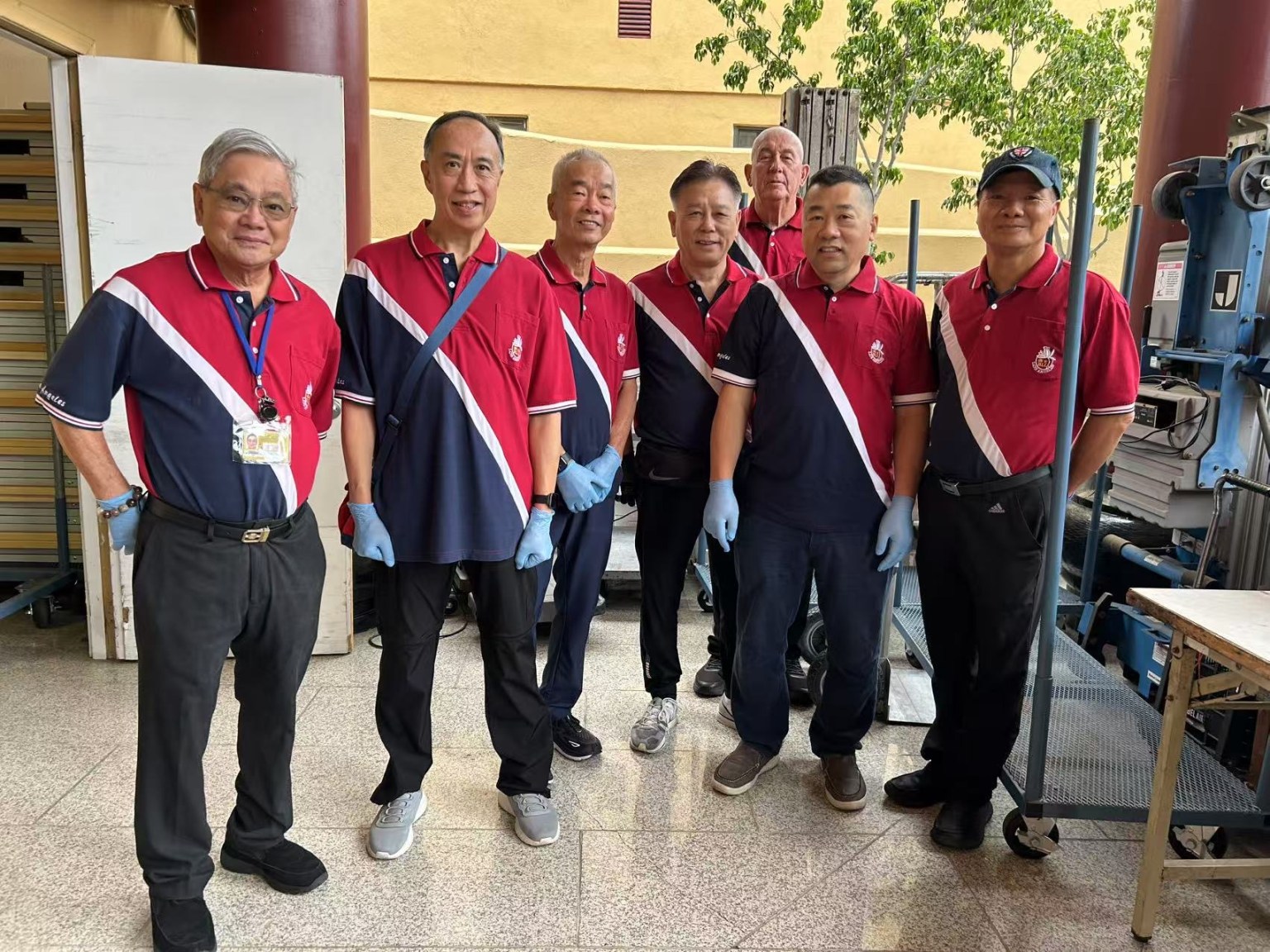 參加服務的金剛師兄們