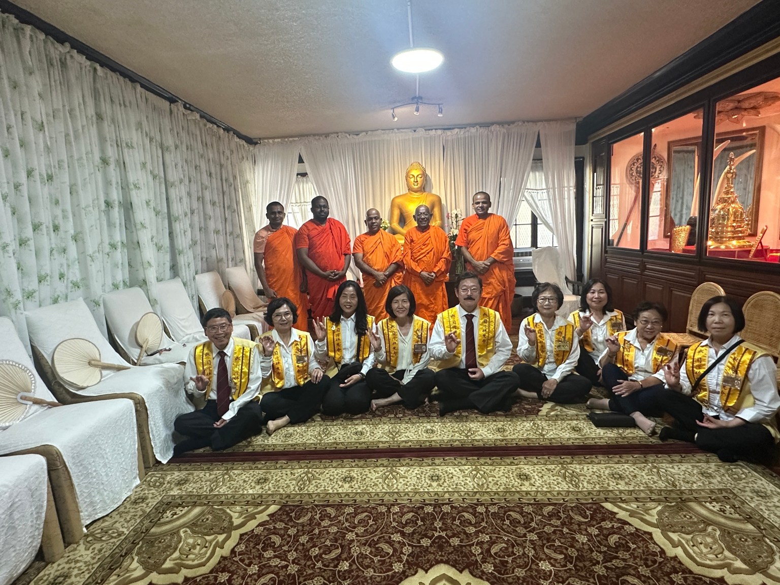 至斯里蘭卡佛教道場供僧。