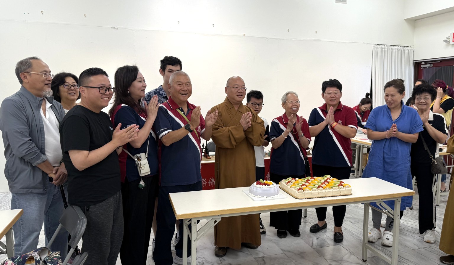 心保和尚慈悲開示並親自為分會7，8月份的壽星獻上祝福，祈願大家平安吉祥，福慧增長。