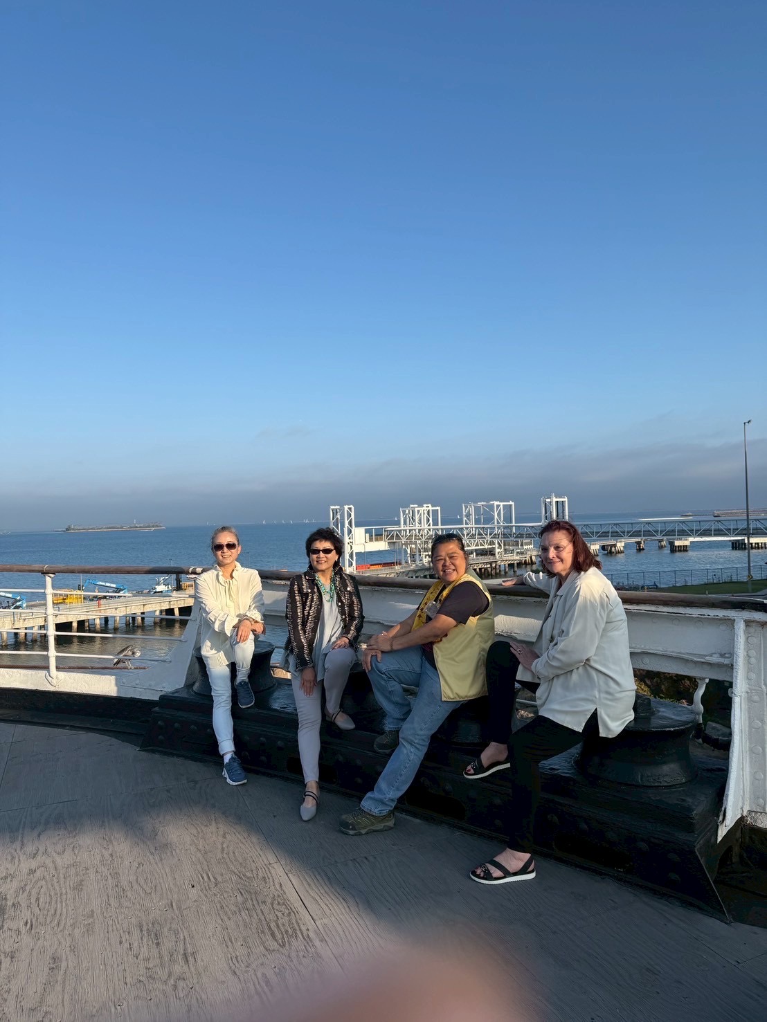 HHIA理事Andrea Golden, 黃少芬督導，吳鈁督導與何奕師姐留影