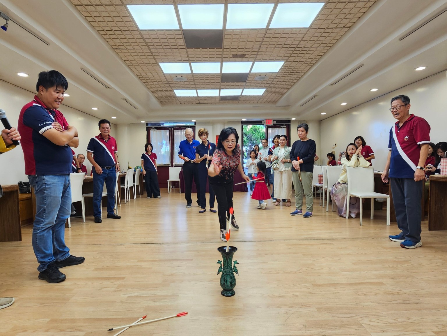 投壺遊戲 躍躍欲試