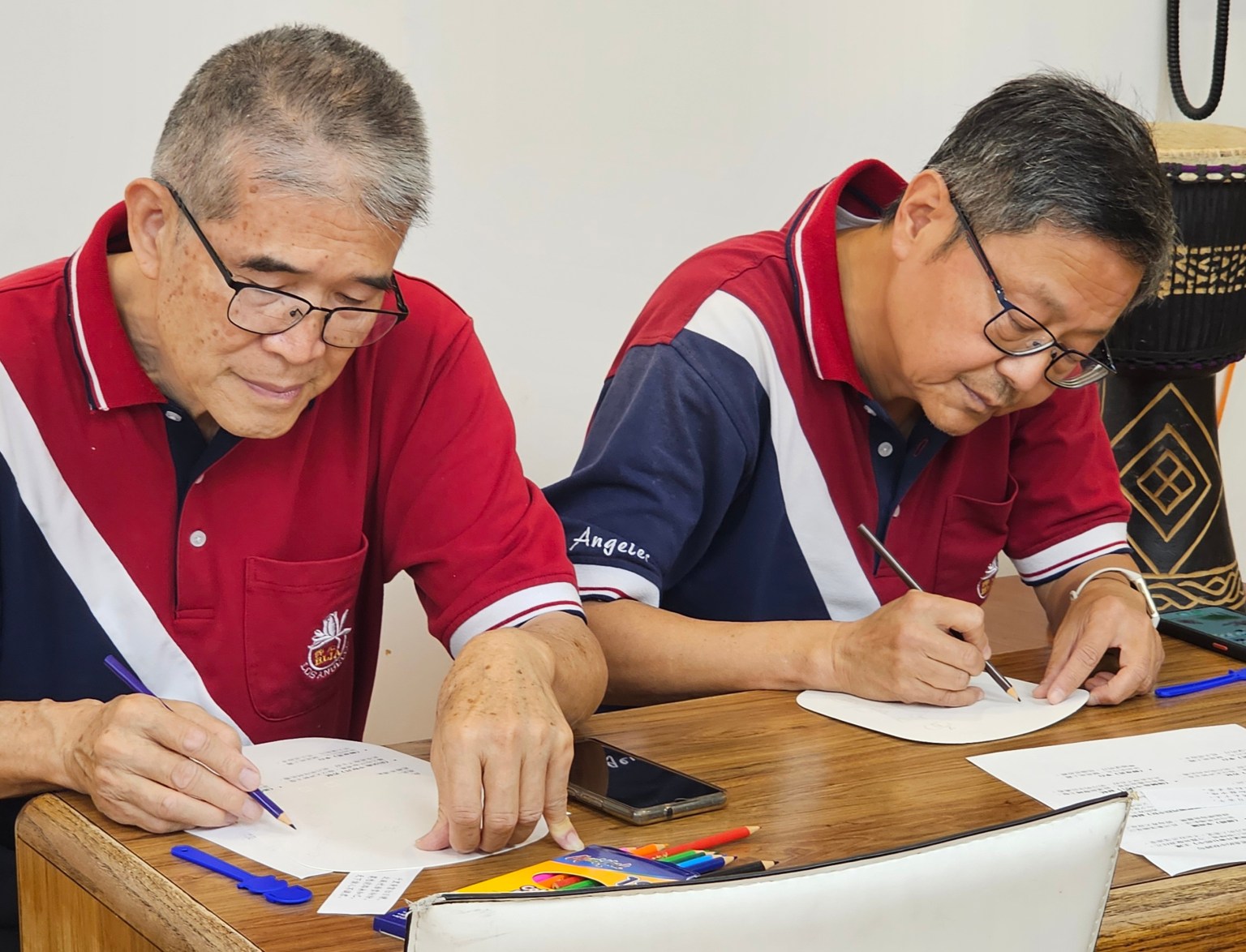 聚精會神扇面彩繪