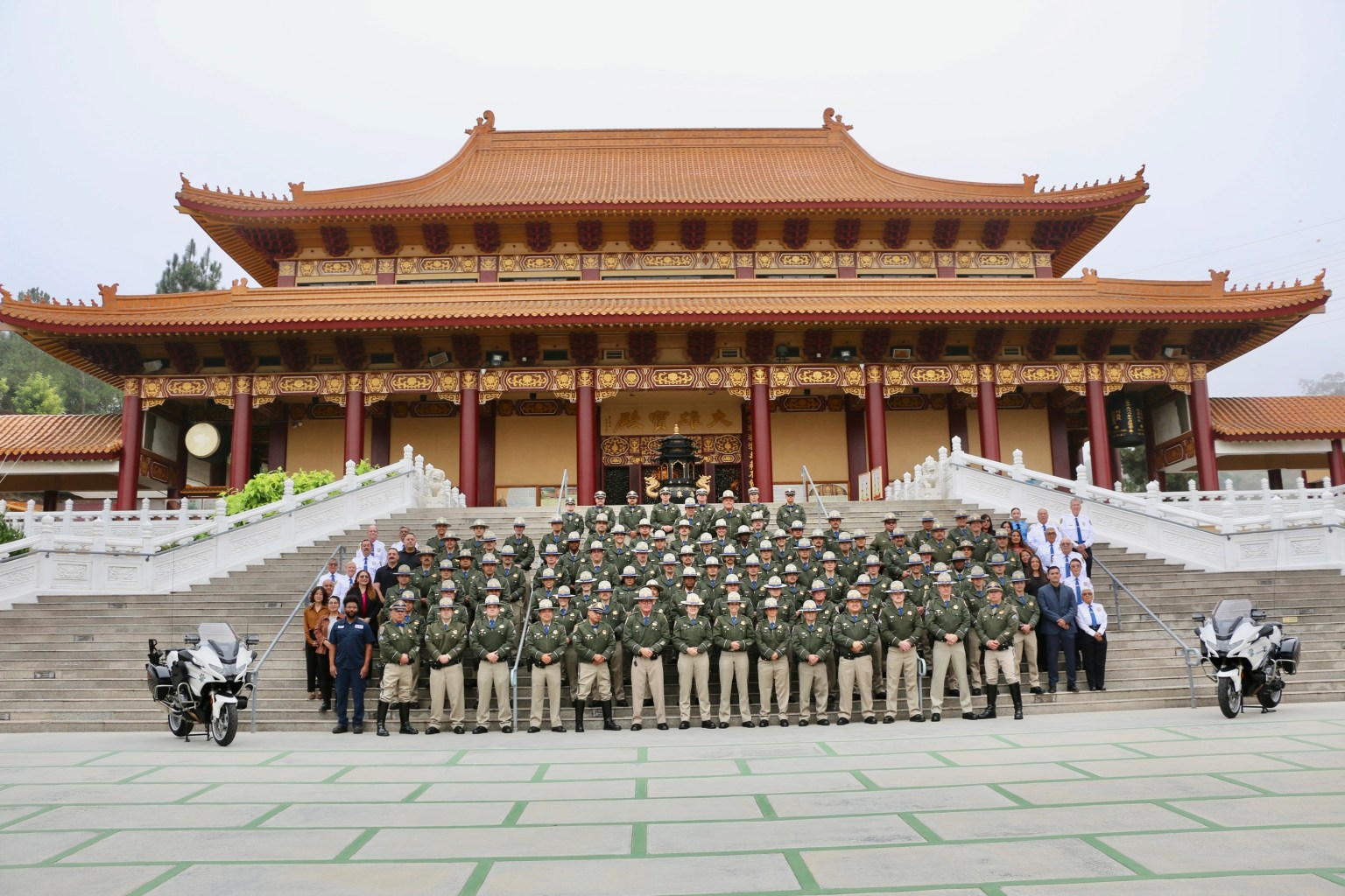 警察全體大合影。