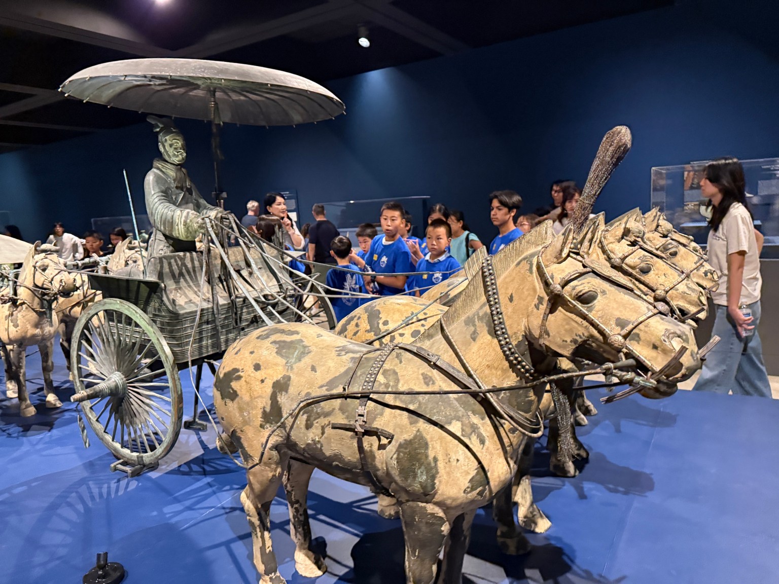壯觀的兵馬俑戰車、不同軍階的士兵俑，讓學生嘆為觀止。