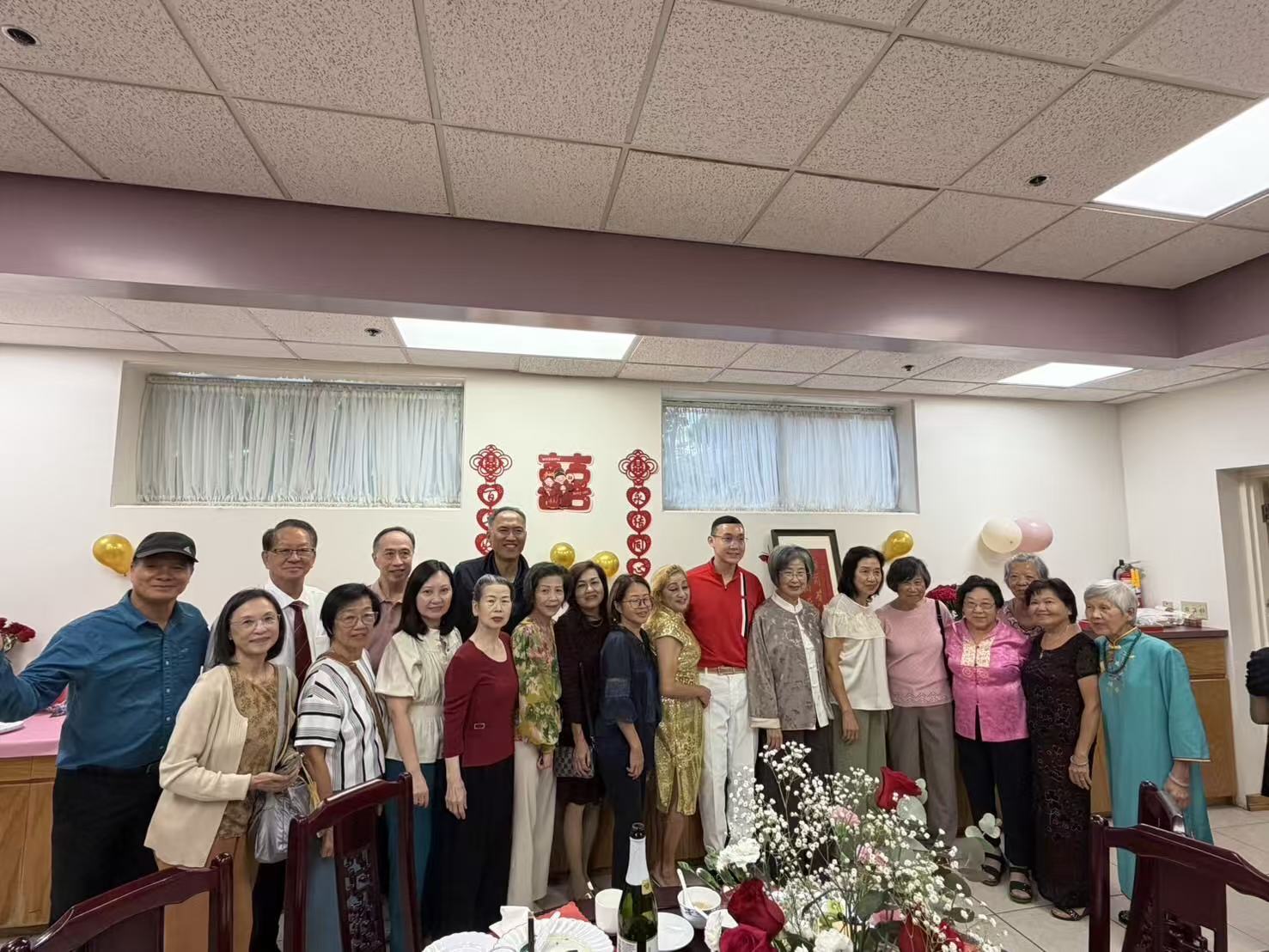 吳美娟師姐兒子洪耀燊和會員合影