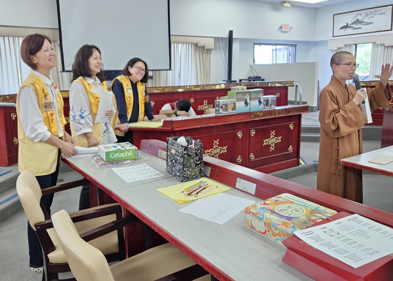 妙忠法師慈悲開示互動環節會員開懷大笑