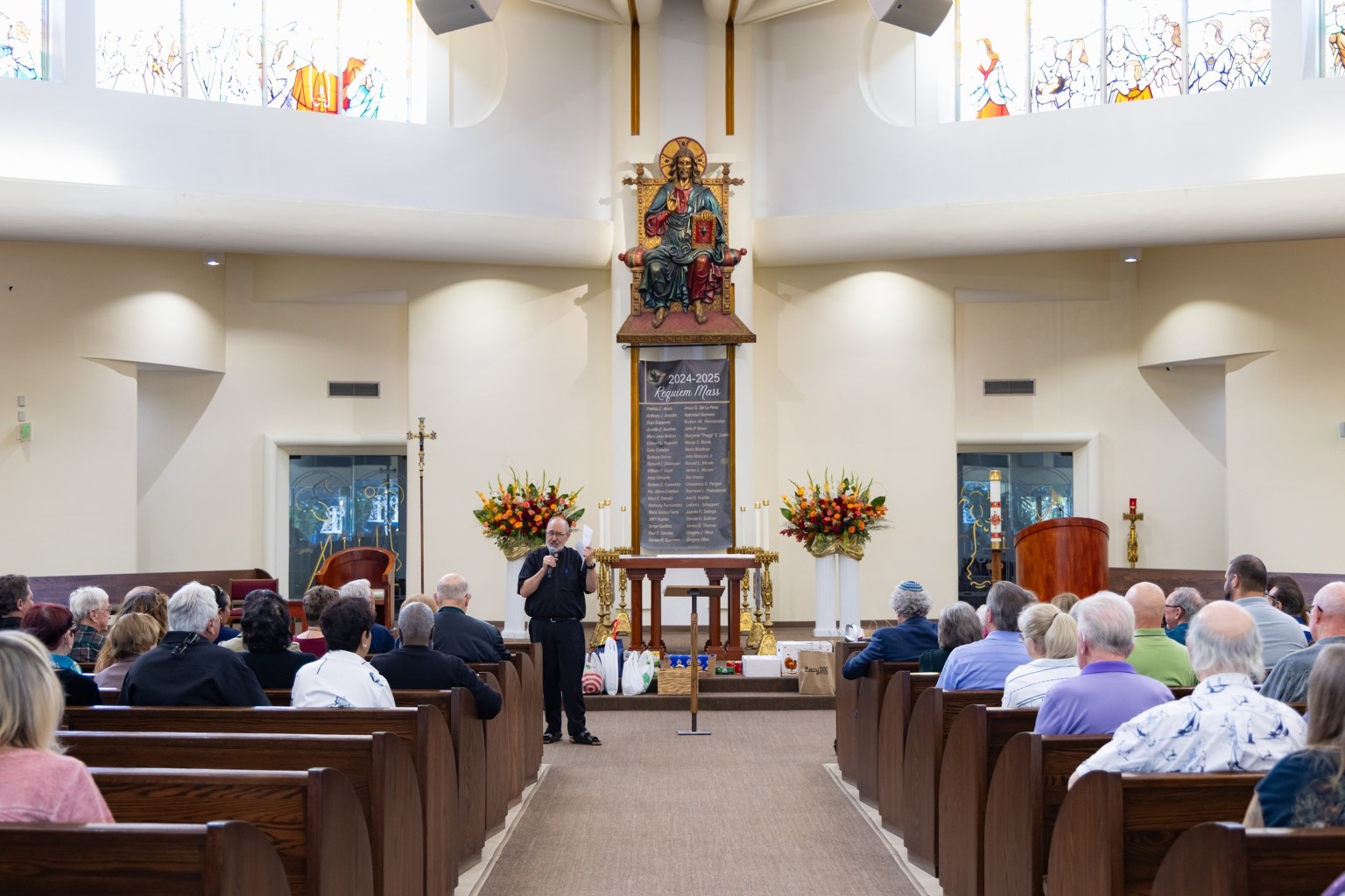 Father Edward Dover神父致歡迎辭。