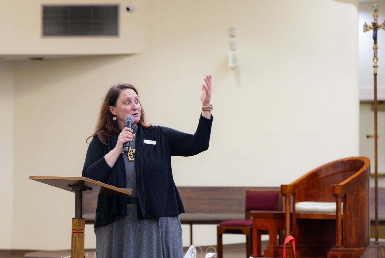 基督教牧師Pastor Cate Luehr代表分享。